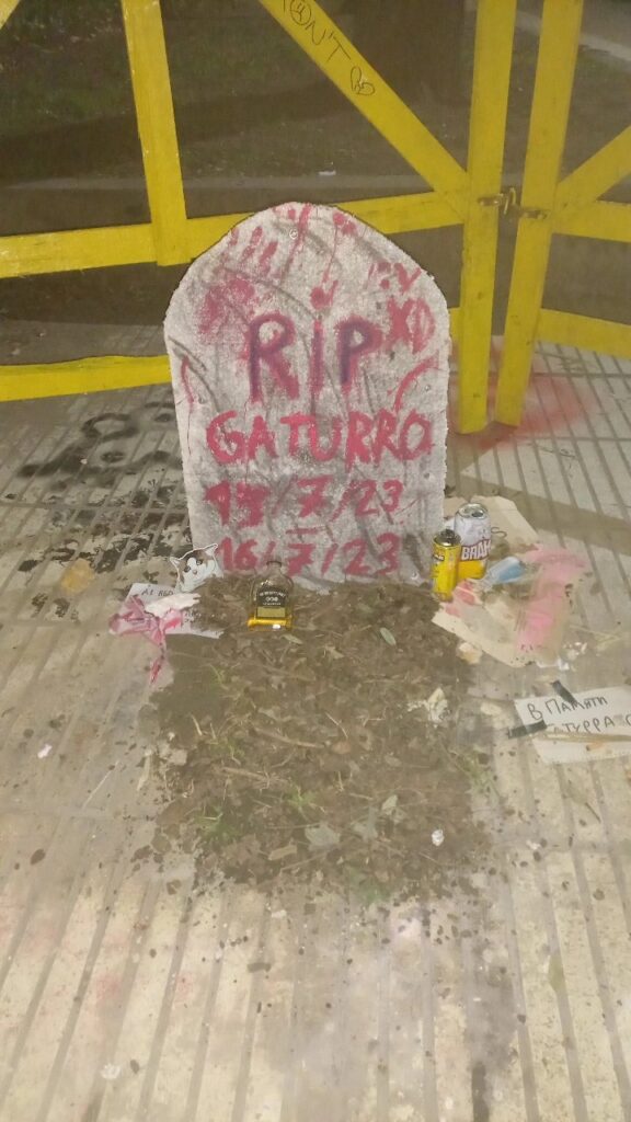 Pusieron una estatua de Gaturro y fue destruida en 48 horas 6 F1NSA10WcAc55qy - 5