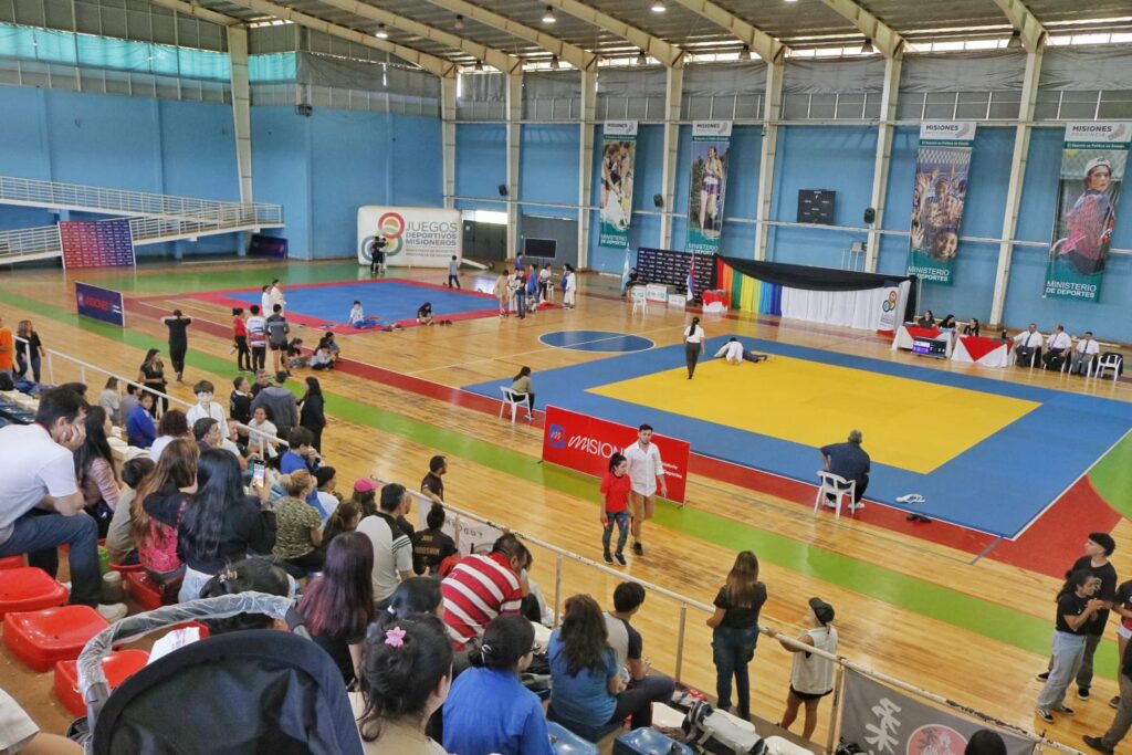 Comenzó la etapa final de los Juegos Deportivos Misioneros sobre el tatami y el colchón 31 JDM 10 - 30