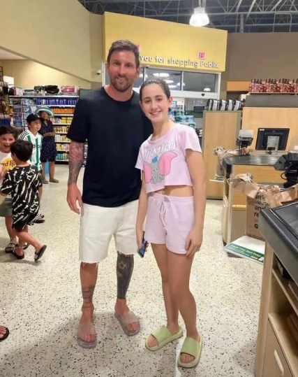 Lionel Messi fue al supermercado en Miami con sus hijos y causó furor entre los fanáticos 6 Messi en Miami 2 - 5