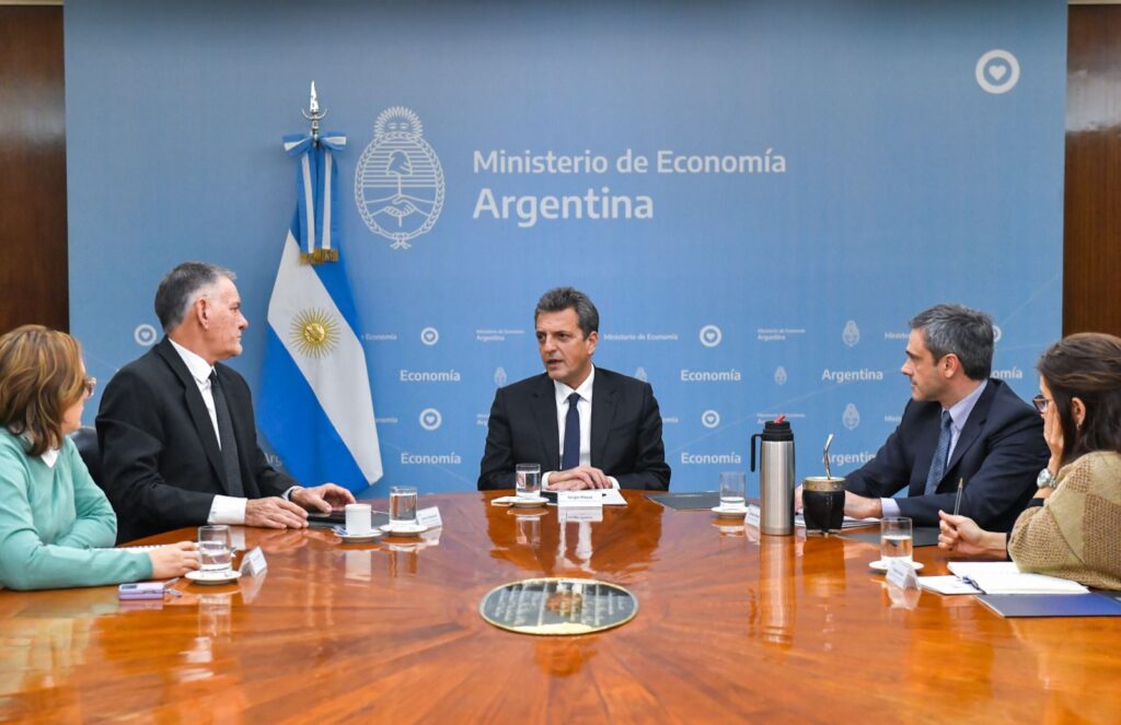 En jaque por la recaudación, el gobierno aplica un nuevo anticipo de Ganancias a empresas de alta rentabilidad 4 castagneto con sergio massa - 3