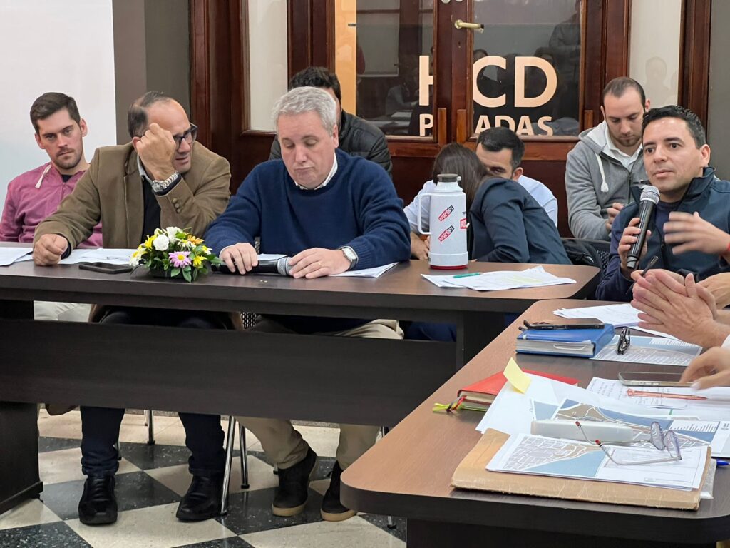 debate por el cambio del lugar de los desfiles de la Estudiantina en el HCD de Posadas 5 - 3