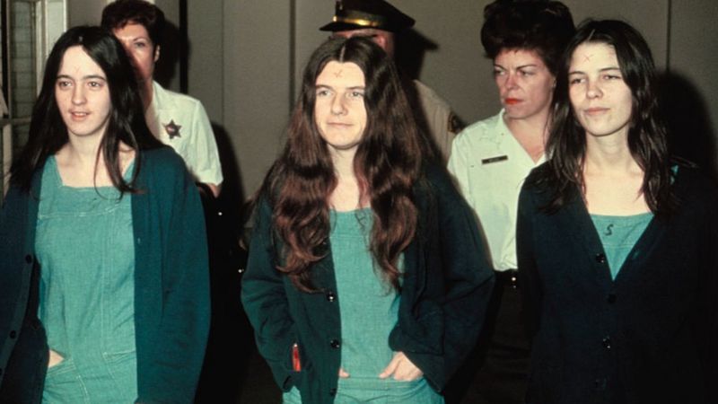 Seguidora de Charles Manson salió en libertad condicional tras pasar más de 50 años en prisión 5 e1a17270 202f 11ee 941e 23d1e9ab75fa - 4