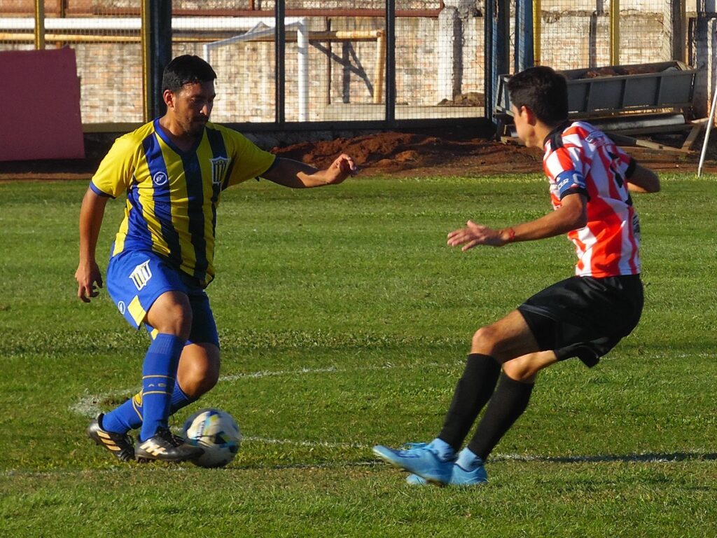 La liga posadeña de fútbol ya tiene sus finalistas 7 SAM 4289 2 - 6