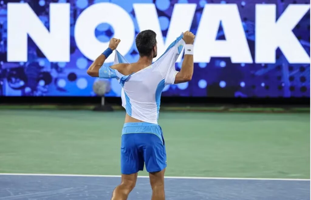 Novak Djokovic festejando un nuevo título