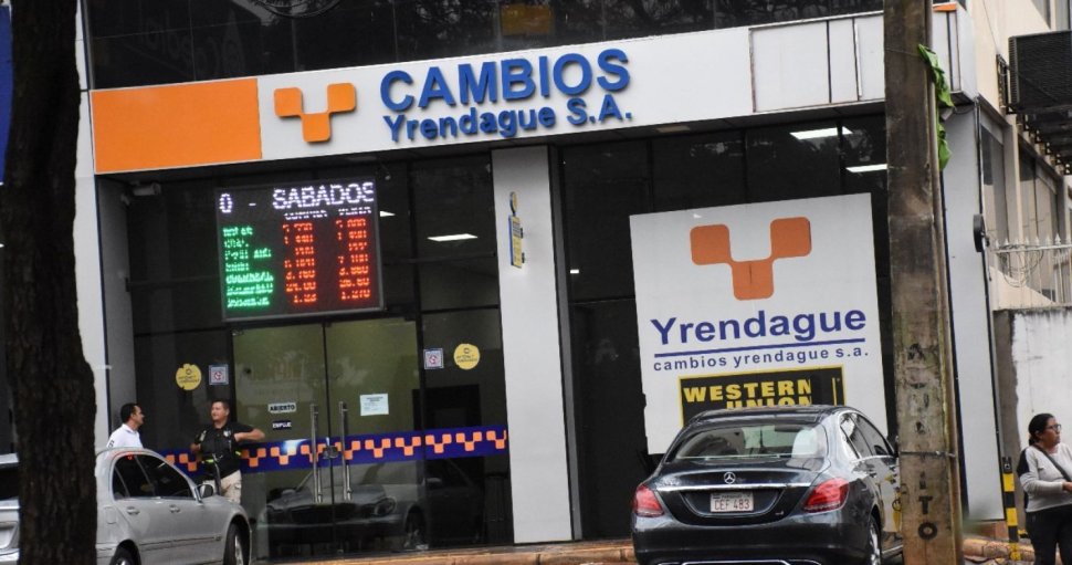una de las sucursales de cambios yrendague paraguay - 8