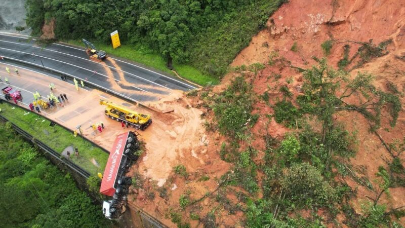 Intensas lluvias causan daños en 67 ciudades en el estado fronterizo de Santa Catarina, Brasil 11 image 30 - 10