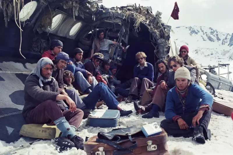 ‘La sociedad de la nieve’, la película de Netflix sobre la tragedia de los Andes es la más vista en todo el mundo 06 0691 analog lsdln roll11653 38 scan 3 copia 1.jpg - 8