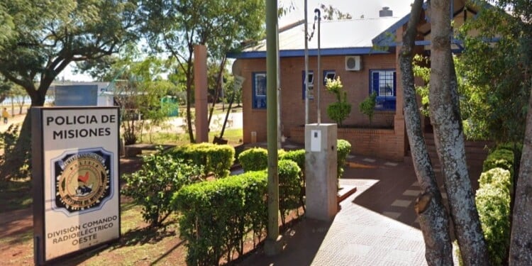 El jefe policial del Comando Oeste de Posadas fue detenido por violencia de género contra su esposa 19nota1 3x3ComandoOeste 750x375 1 - 2