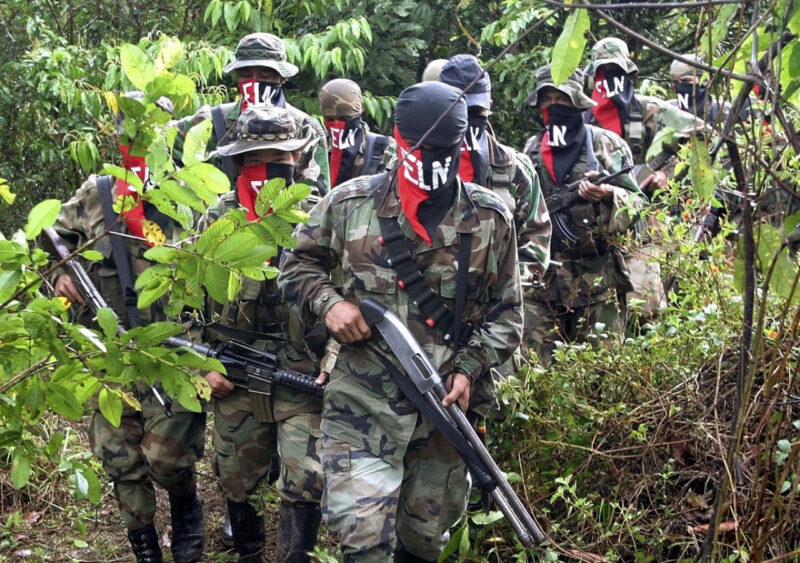 Colombia | El gobierno y ELN anunciaron un acuerdo para prorrogar por siete días el cese al fuego bilateral 560317 - 9