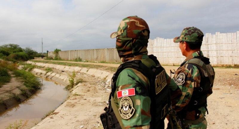 Perú reforzó los puntos críticos de su frontera con Ecuador tras la escalada de violencia 582697 - 4