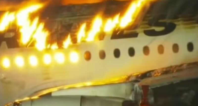 Japón | Murieron al menos 5 personas tras incendiarse un avión en el aeropuerto de Tokio 6725fcda9cb42d0fdf0b132589a2682b - 1