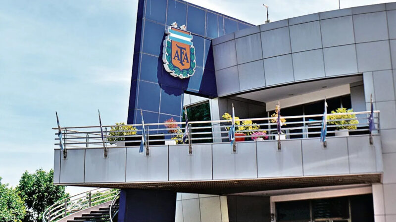 La AFA mantendría la suspensión de la novena fecha del Torneo Apertura por el paro. Se analiza reprogramarla el 18 de marzo, 22 de abril o 13 de mayo.