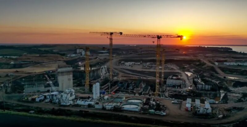 Corrientes | Menos coparticipación y despidos en Aña Cuá golpean a Ituzaingó La paralización del proyecto no solo impacta en el cronograma energético binacional, sino también en la situación laboral y social del sur paraguayo.