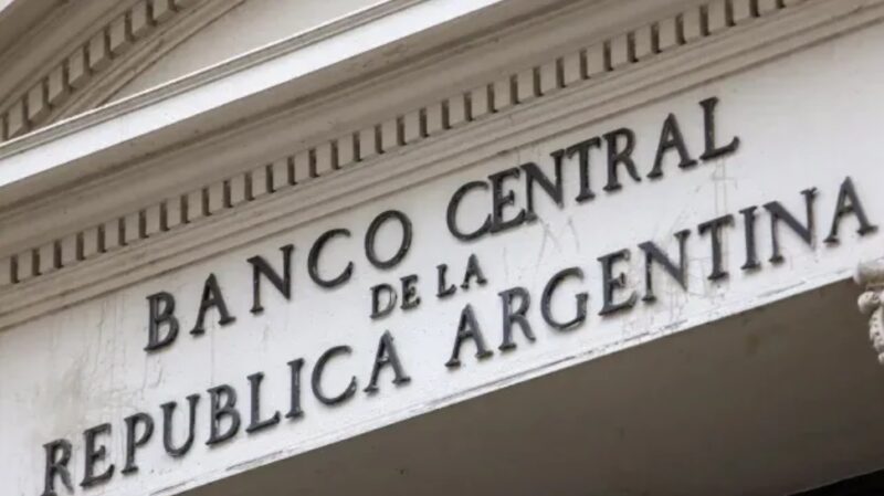 El BCRA fijó en 72,56% el tope de tasa para tarjetas de crédito no bancarias BCRA