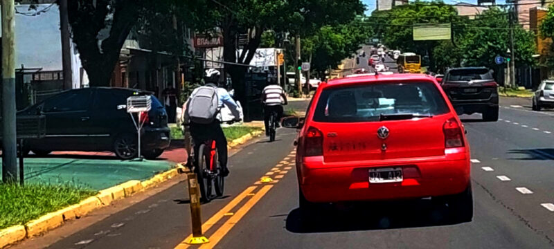 El presidente de la Legislatura de Misiones dijo que irá en bicicleta a su trabajo y que no usará colectivos urbanos 3 Herrera Ahuad en bicliceta yendo a su trabajo en la Camara de Representantes 3 - 2