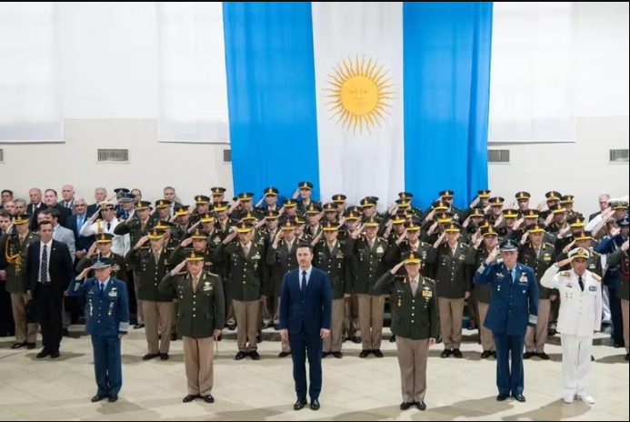 Juró el nuevo jefe del Ejército y reducen la lista de generales que pasan a retiro c0aaeb6f11fa3a900553431213704b80 - 10