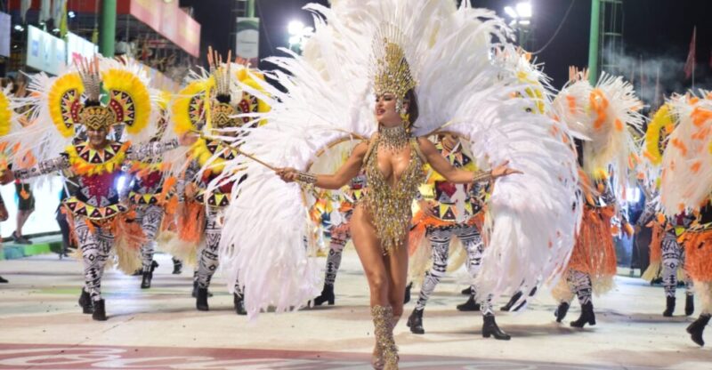 Corrientes | Comienza la gran fiesta que trae el brillo dorado del Carnaval de la gente 13 carnaval3 - 12