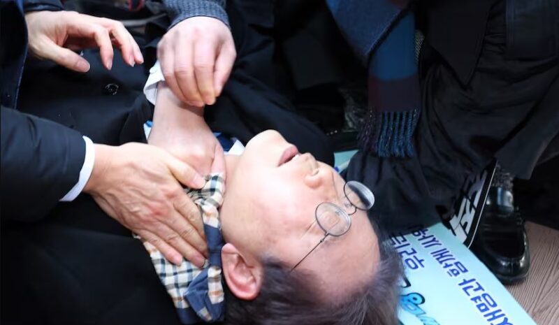 Corea del Sur | Apuñalaron en el cuello al líder opositor Lee Jae Myung cc85ece54ea3cf3c8dfff6eeadfc52f4 - 2