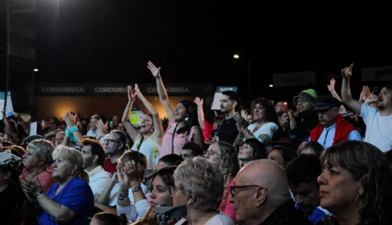 Córdoba | Ahyre deslumbró en una de las lunas del Festival de Cosquín 14 cosquin6 - 13