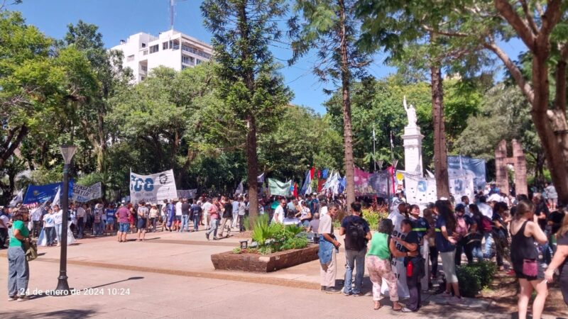 Paro de la CGT | Colectivos urbanos reducidos, bancos hasta las 12 y movilización sindical en Posadas y rutas provinciales 4 image 3 45 - 3
