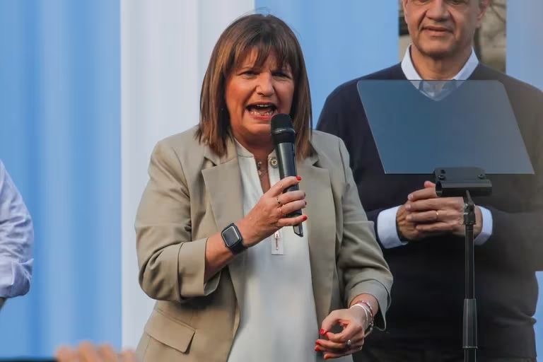 Ley Ómnibus | Los piqueteros buscan mostrar fuerza y se movilizan al Congreso en medio del debate 5 image 3 63 - 4