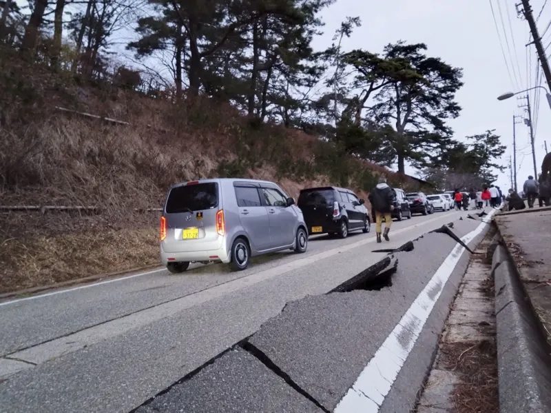 Japón | Un terremoto de 7,6 grados causó graves daños y una alerta de tsunami en Japón 7 image 3 - 6