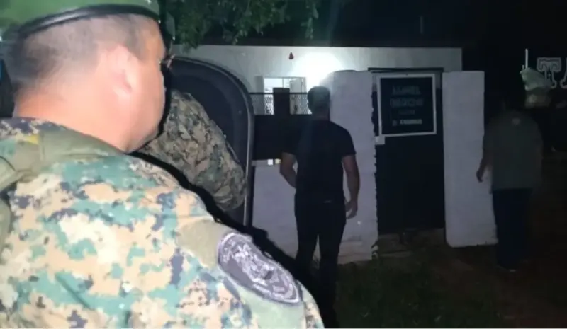 Barrio A4 de Posadas | Violento hombre mantuvo de rehenes y amenazados a sus hijos y exesposa m - 4