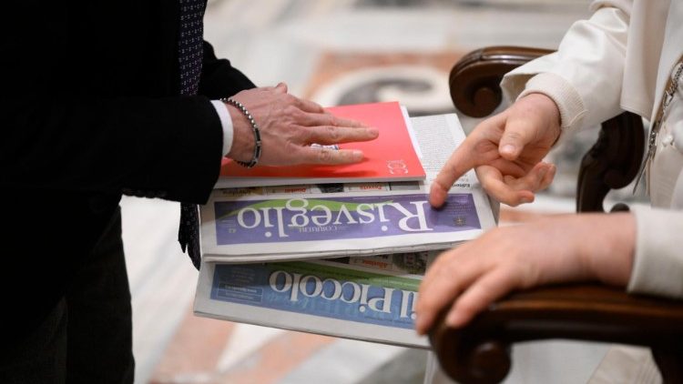 Vaticano | Francisco se reunió con periodistas y les pidió que no se olviden de la importancia de informar siempre 3 periodistas - 2