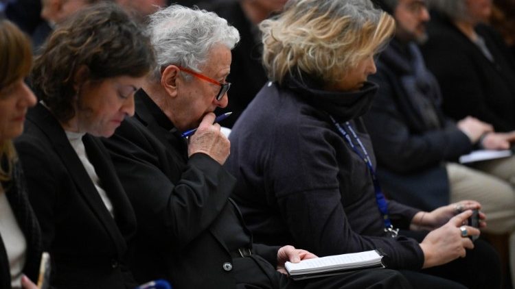 Vaticano | Francisco se reunió con periodistas y les pidió que no se olviden de la importancia de informar siempre 5 periodistas2 - 4