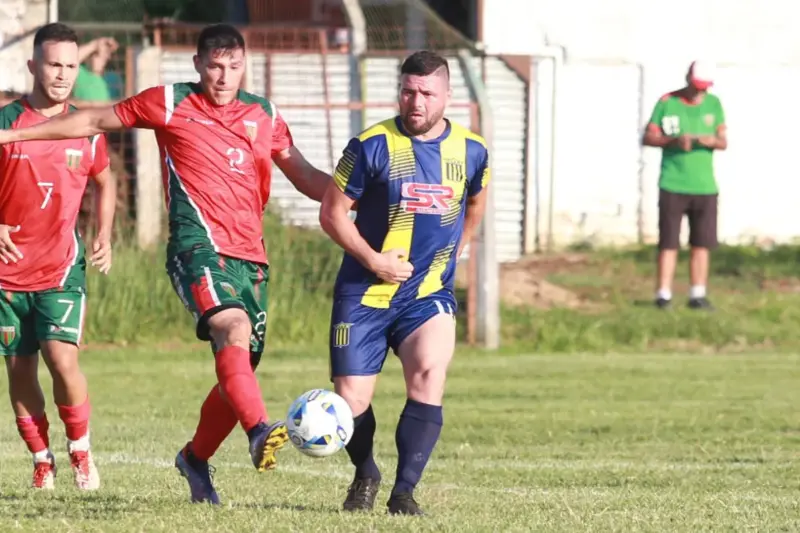 Futbol de Ascenso | Pinti Álvarez: “Juego para el equipo y no para lucirme” 4 pinti en mitre - 3