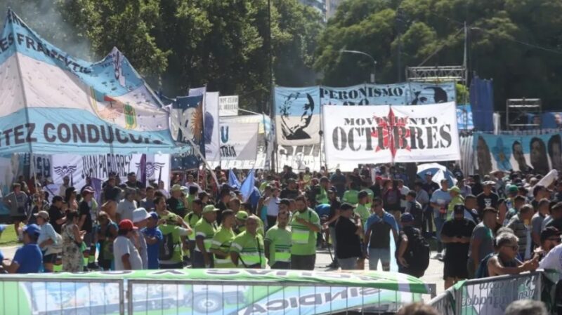Paro general de la CGT | Miles de personas se concentraron frente al Congreso piqueteros - 1