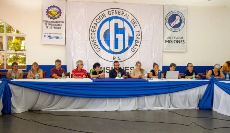 Mesa de diálogo | El SEMAB reclamará una fuerte recomposición salarial y lanzó una seria acusación contra la titular del CGE 7 reunion de la CGT Misiones 4 de enero 2024 en el club Luz y Fuerza ratificando la adhesion al paro nacional de la CGT - 6