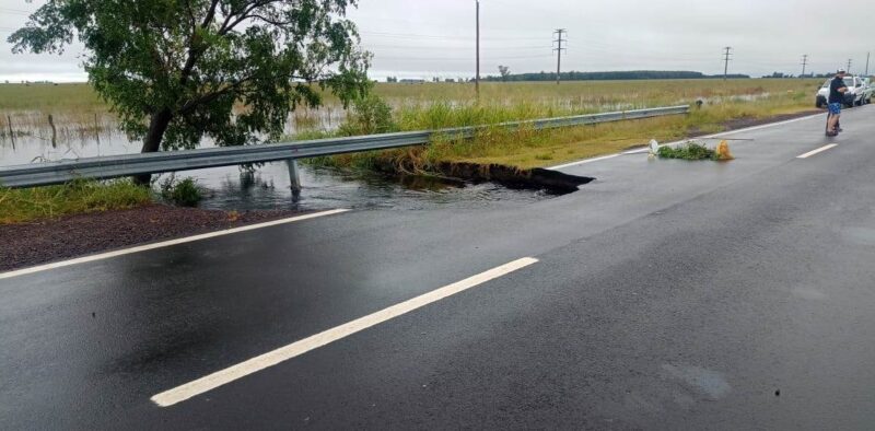 Corrientes | A causa de las intensas lluvias cedió la ruta 12 y el tránsito se vio interrumpido ruta 12 - 10