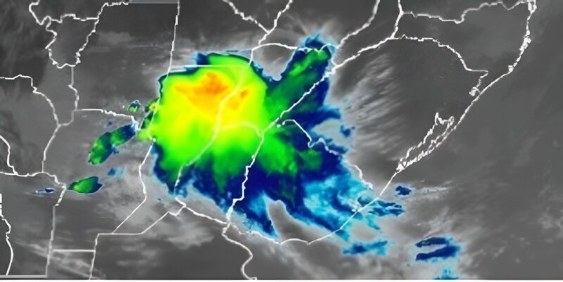 Un frente de tormenta interrumpió la cálida y tranquila siesta en Posadas snapedit 1704650748306 - 5