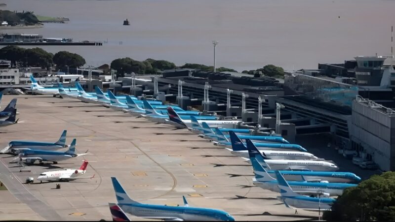 Aerolíneas Argentinas | El Gobierno aplicó un recorte que redujo a la mitad la estructura de gerentes snapedit 1704889534810 - 4