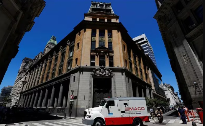 Plazos Fijos | Con la liberación de tasas del Banco Central los bancos bajaron más de 40 puntos la tasa que pagan por los depósitos Banco Central - 9