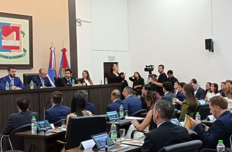 Casi sin hablar del dengue, ni del transporte urbano, Stelatto abrió el periodo legislativo 2024 3 Concejo Posadas Stelatto discurso apertura sesiones 2024 - 2