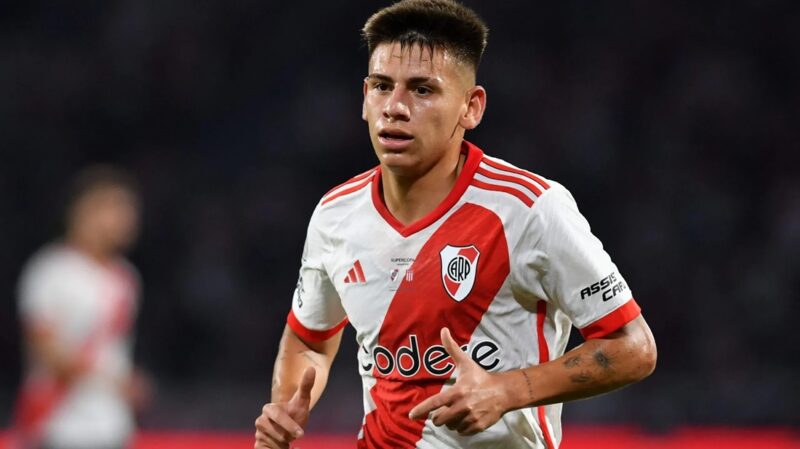 River prepara un mercado de pases ambicioso y busca repatriar a Franco Mastantuono y Claudio Echeverri. El club consultará a Real Madrid y Manchester City por posibles préstamos.