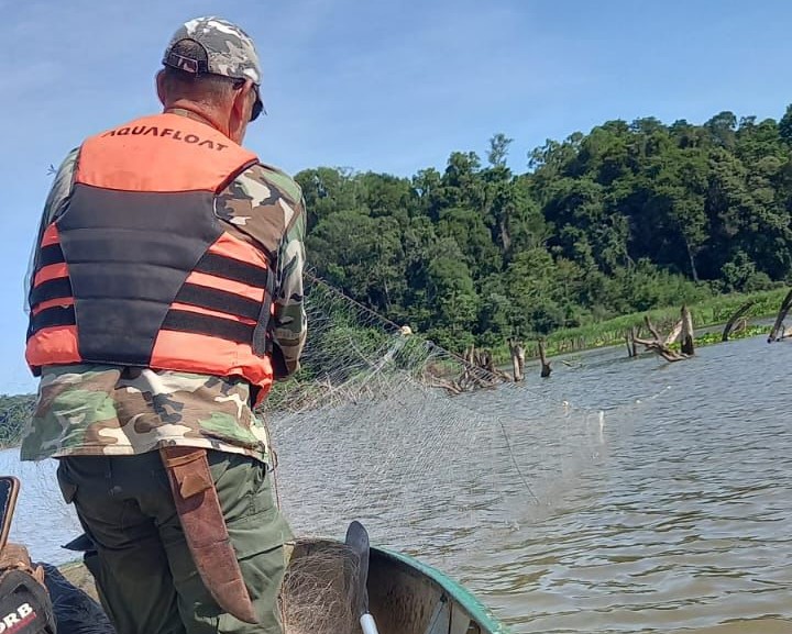 En San Ignacio Ecología secuestró 800 metros de redes de los arroyos Yabebirí y Cazador Ecologia secuestro 800 metros de - 8