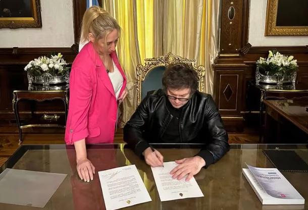 Administración pública | El Gobierno revisa miles de contratos y avisó que continuará el recorte de empleados Milei 2 - 2
