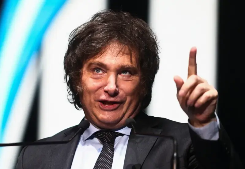 Milei firmó el vetó total a la ley que mejora los haberes jubilatorios Milei - 1