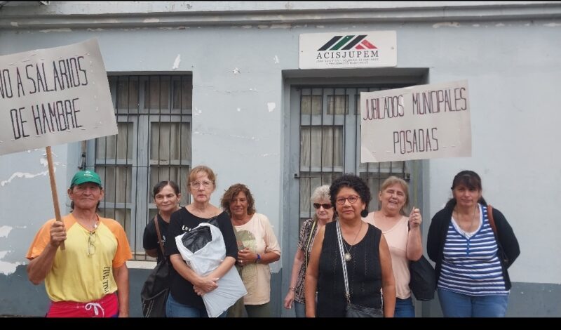 Posadas | Jubilados y pensionados municipales marcharon al IPS en reclamo salarial Screenshot 20240304 135955 WhatsApp - 1
