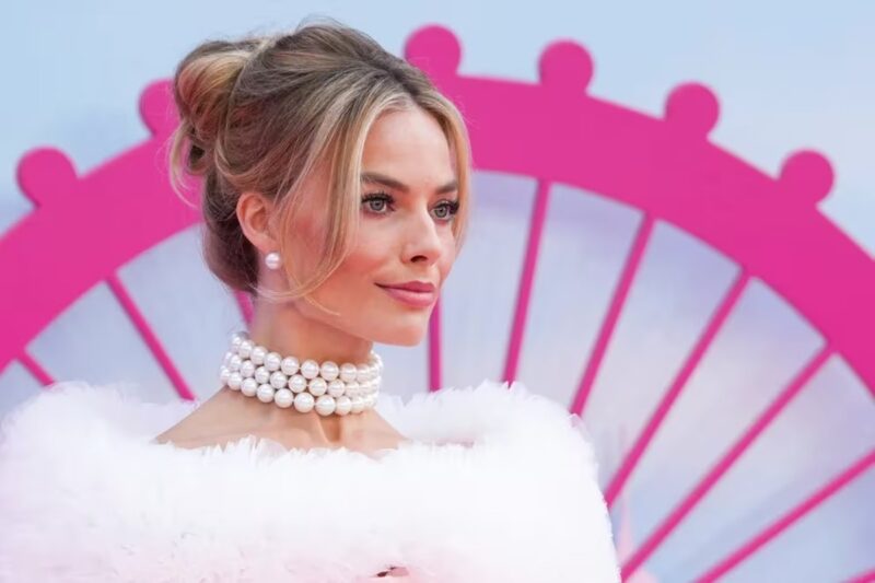 De Hollywood a la Patagonia | Margot Robbie disfruta de un retiro en el Fin del Mundo Margot Robbie, la actriz que interpreta a Barbie disfruta de unas vacaciones en la Patagonia