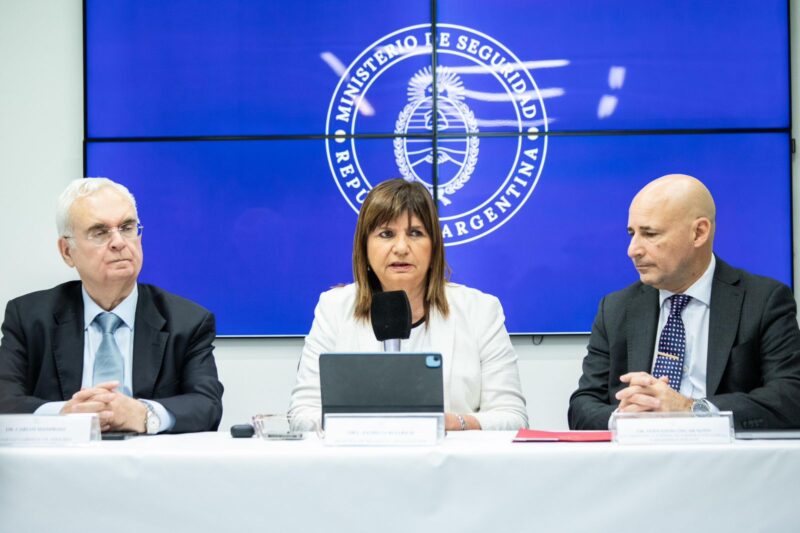 Bullrich anunció el reglamento general para el empleo de las armas de las fuerzas federales de seguridad WhatsApp Image 2024 03 13 at 4.38.12 PM - 4