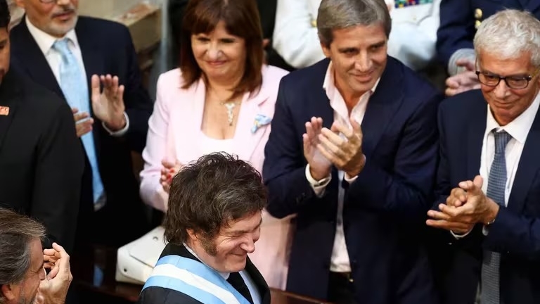 Ley Ómnibus | El gobierno retomaría la obra pública como muestra de concesión con las provincias obra pública