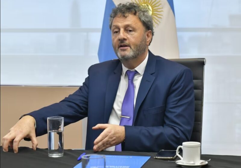 El presidente Javier Milei echó al Secretario de Trabajo por la polémica con los sueldos del Gabinete Yasin - 8