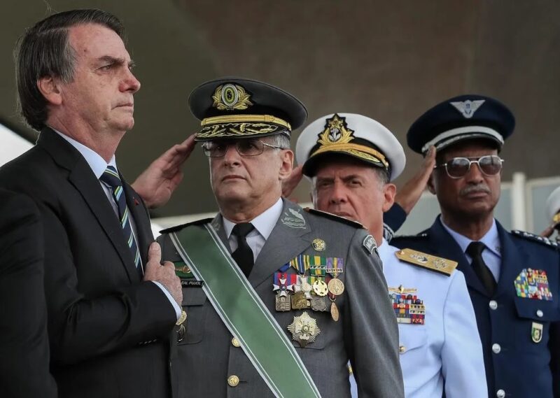 Exmilitares acusan a Bolsonaro de presentarles un plan golpista para evitar que asumiera Lula da Silva 4 bolsonaro y jefes militares - 3