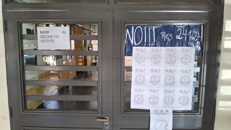 Denuncian cierre ilegal de cursos en Misiones | Las resoluciones 241/24 y 271/24 del CGE, implican “cerrar cargos a mansalva, para acomodar amigos y parientes” cierre irregular de cursos en Misiones reclamo del Semab contra las resoluciones 241 24 y 271 24 - 1