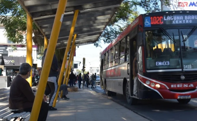 Corrientes | La UTA levantó el paro y analizarán nuevos valores en el pasaje urbano de la capital 4 colectivos 4 - 3