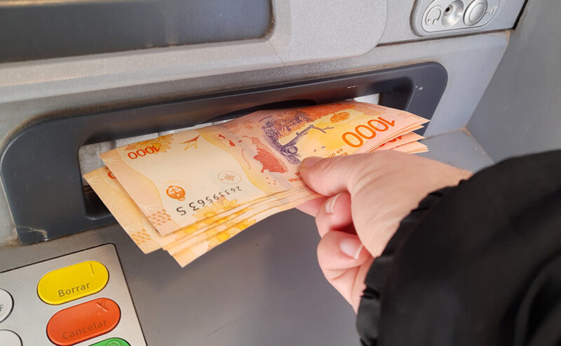 desplome de salarios en Argentina 2024 - 8
